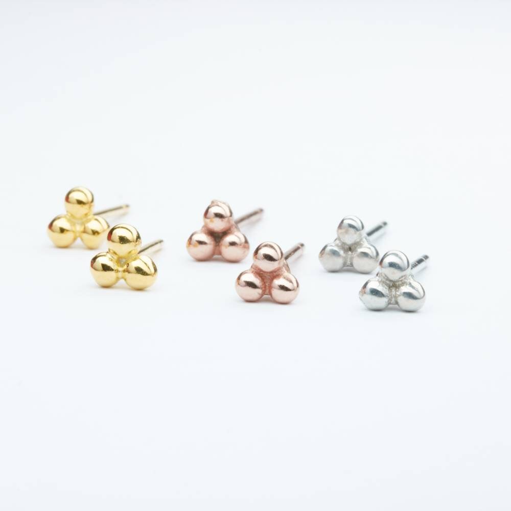 1 Paar zarte Ohrstecker-mini Ohrstecker-Kugelohrstecker-schlicht-zart-minimalistisch-Dreieck-geometrisch-925er Silber-Gold