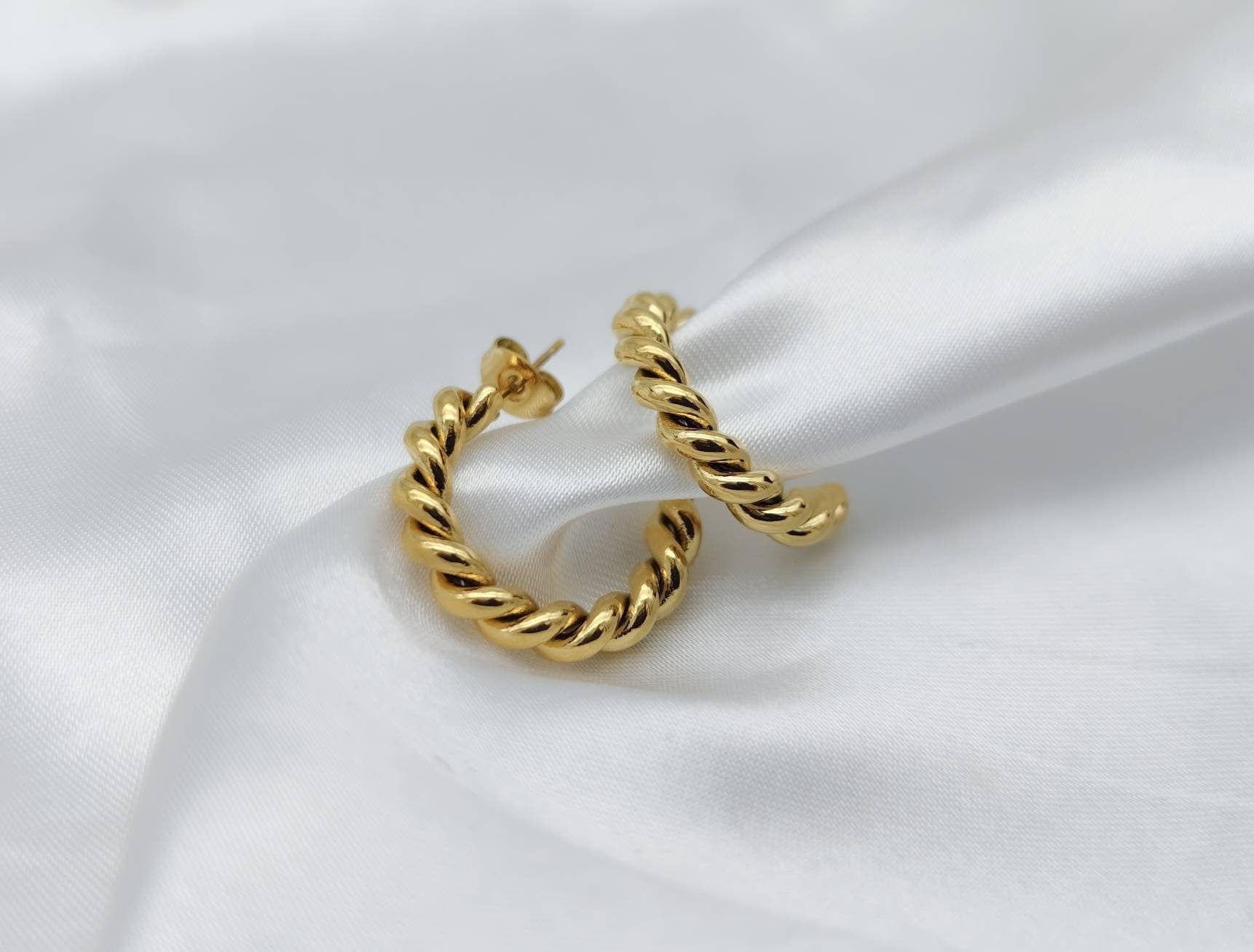 1 Paar Creolen-Edelstahl-vergoldet-Ohrstecker gold-Ohrringe gold-gedreht-gewunden-Creolenohrstecker-Twist-Hoops